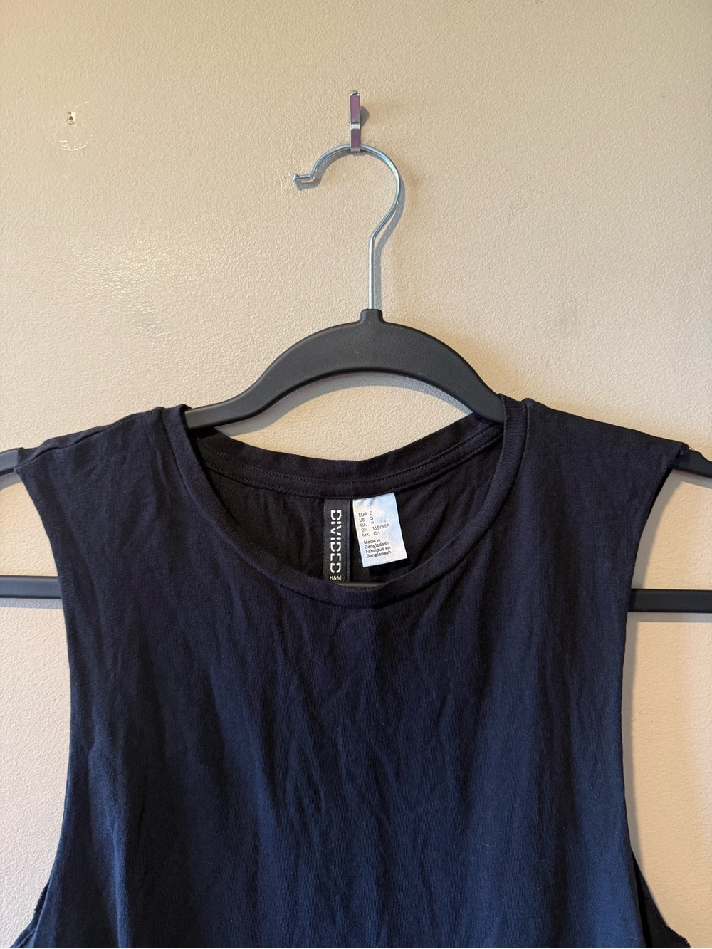 Divided by H&M Black Fringe Hem Crop Tank Top - Picture 3 of 9